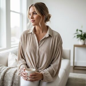 Textured high low oversized blouse.